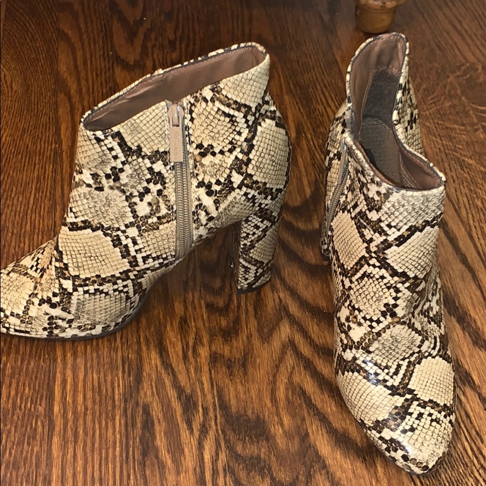Breckelles Snake Booties